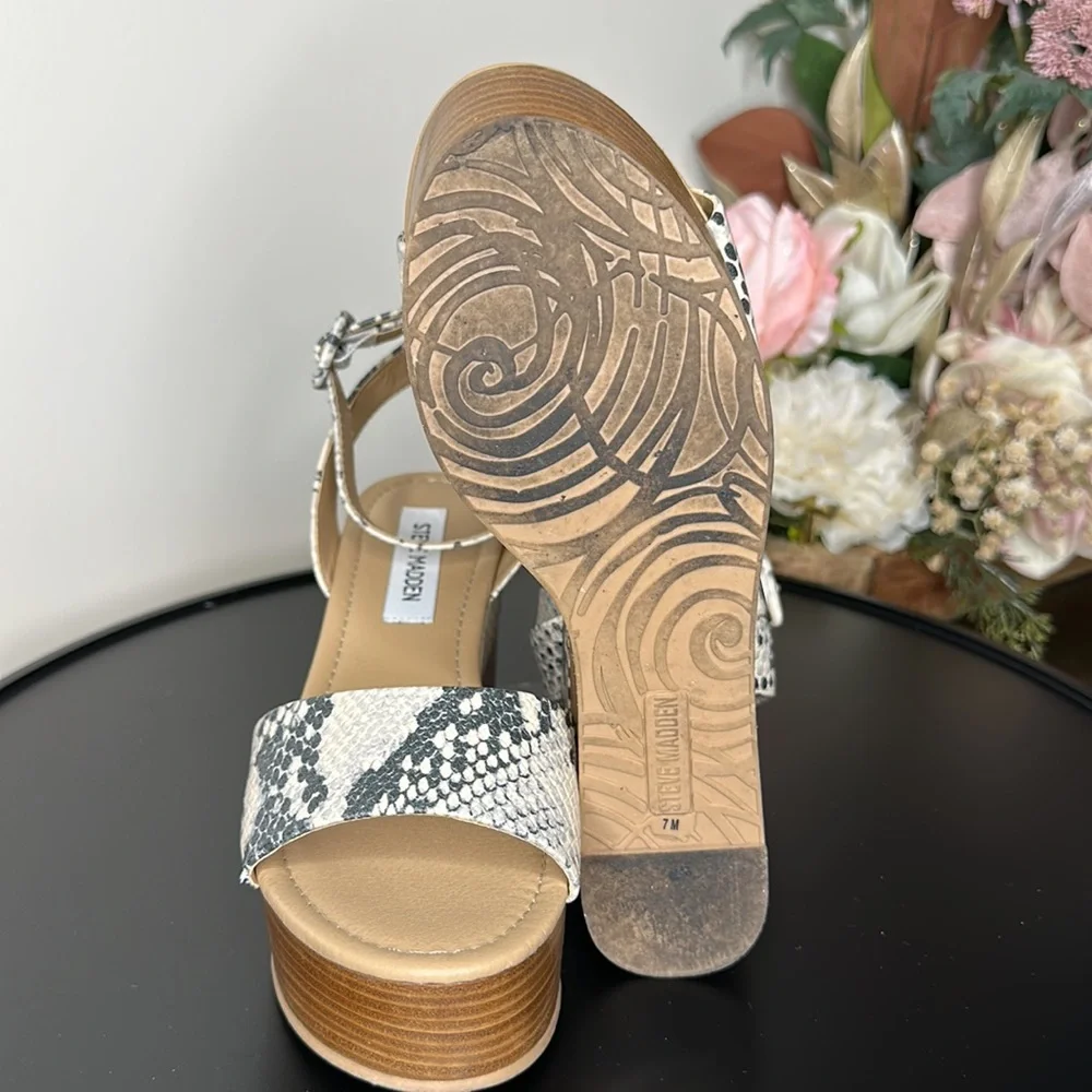 Steve Madden Zilya Sandal - Picture 5 of 8